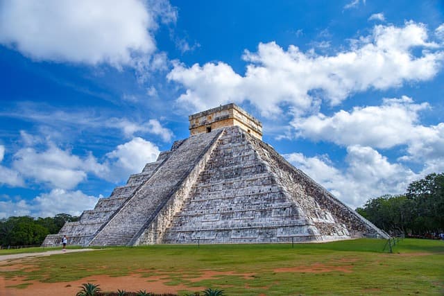 Pyramids of Chichen Itza – an Ancient Mayan City